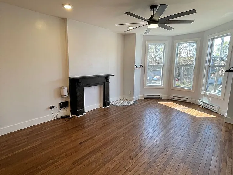 88 Courtney Ave. — Photo 5