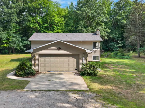 615 W Cole Rd, Sanford, MI 48657