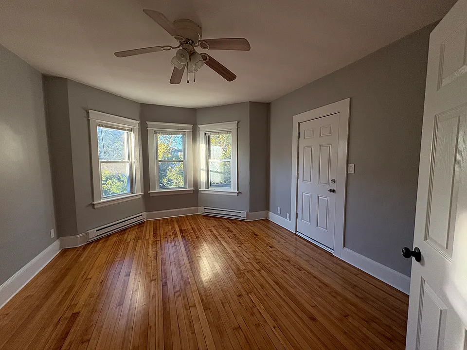 LIVING ROOM (or 3rd bedroom)