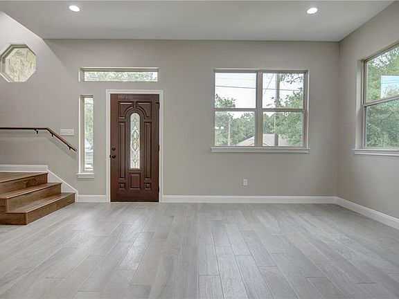 3rd image of 134 N Pohakea Dr