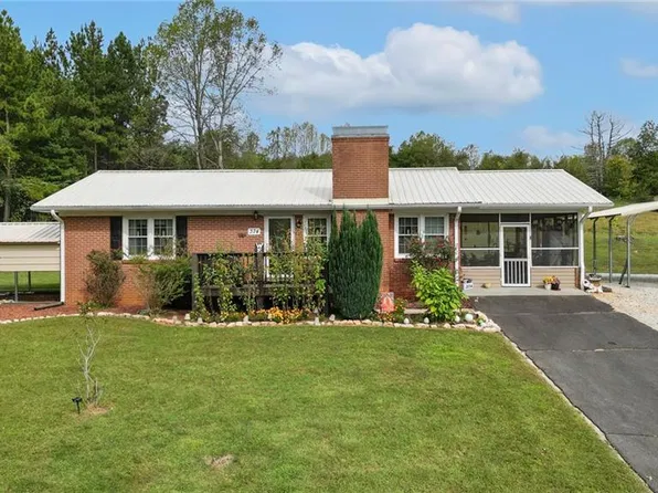 374 Tom Cook Rd, Mount Airy, NC 27030