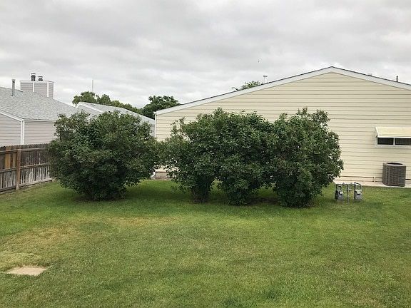 3rd image of 2412 Steven Ave