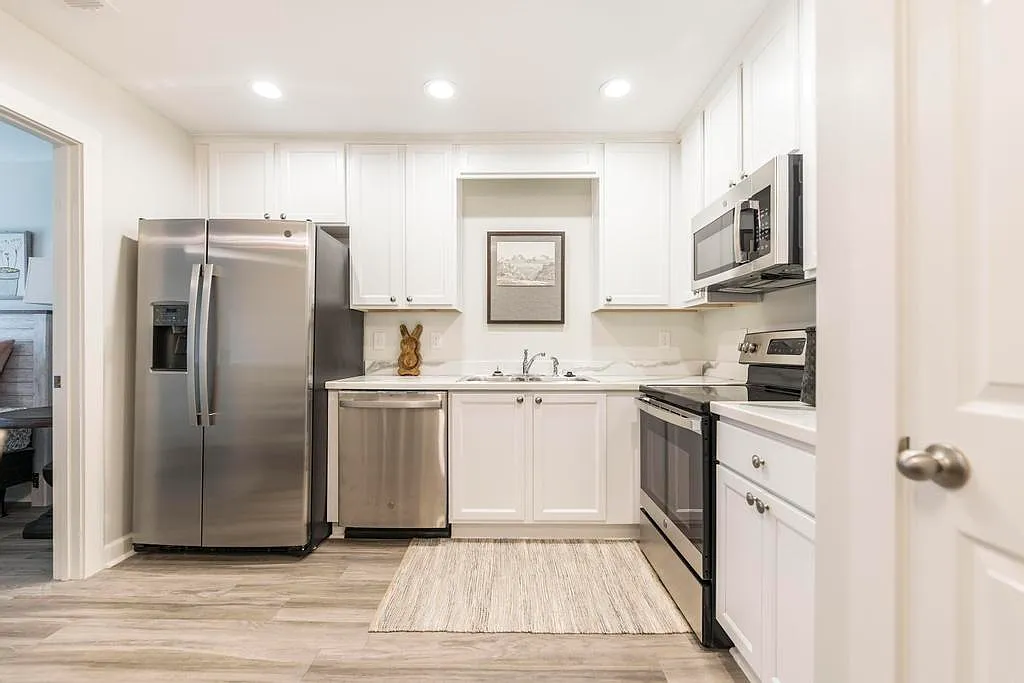111 Webster Way - 1 — Photo 3