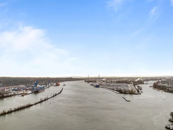 680 Quayside Dr #3208, New Westminster, BC V3M 6Z6