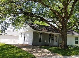 3737 Oakland Rd NE, Cedar Rapids, IA 52402