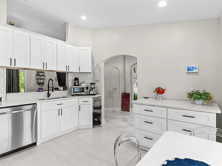 8207 Westmont Terrace Dr — Photo 8