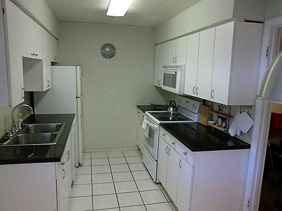 3rd image of 11222 Park Central Pl APT C