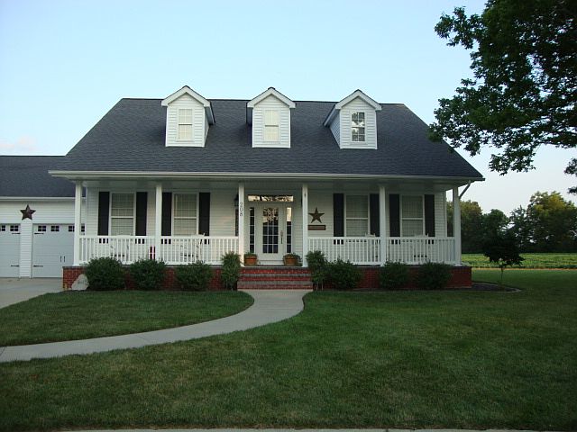 2nd image of 208 S Payton Dr