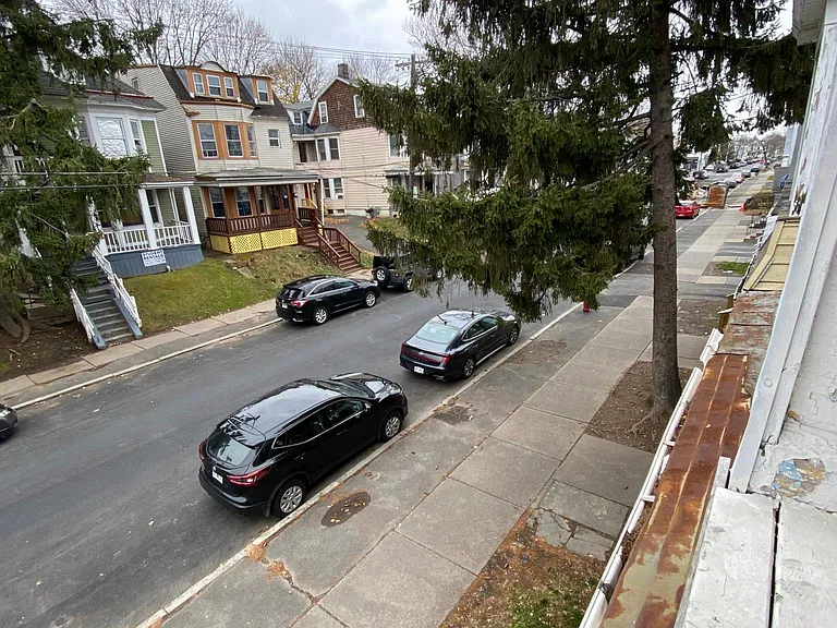 467 Hudson Ave — Photo 12