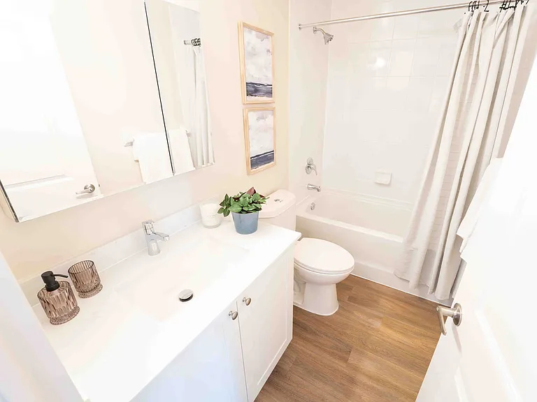 180 Edgevalley Rd — Photo 8