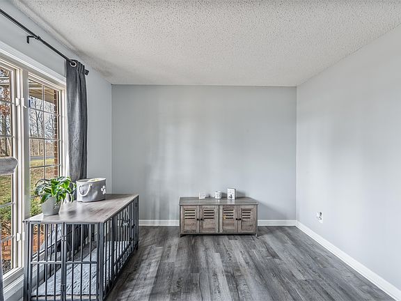 3rd image of 4854 Smallhouse Rd