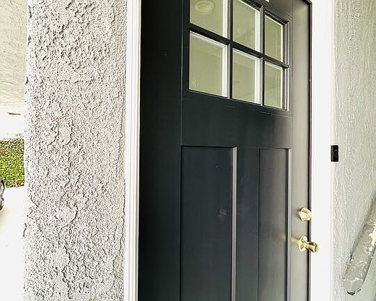 4th image of 1217 N Screenland Dr #101