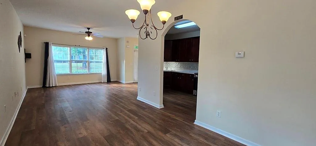 3 bed, 2.5 bath, 1640 sqft, $2,000 — Photo 3