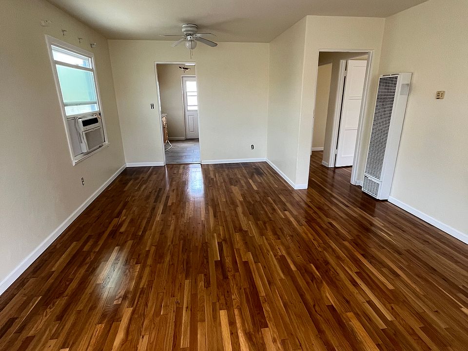 Living Room/ small dining area facing kitchen/ hallway.