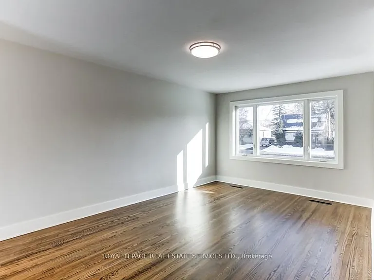 158 Finch Ave E #MAIN FLOOR — Photo 9