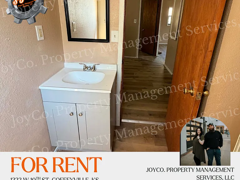 1322 W 10th St — Photo 16
