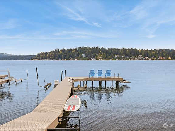4th image of 2921 E Lake Sammamish Parkway NE