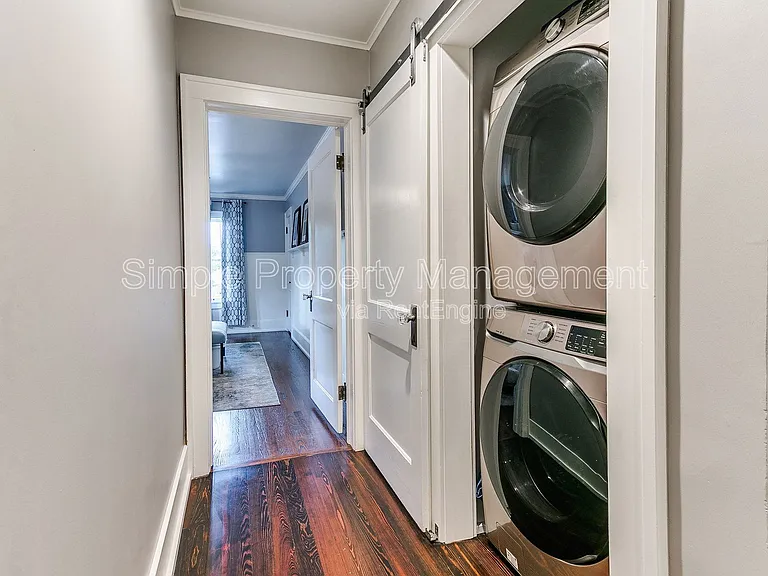 223 NW 21st St — Photo 32