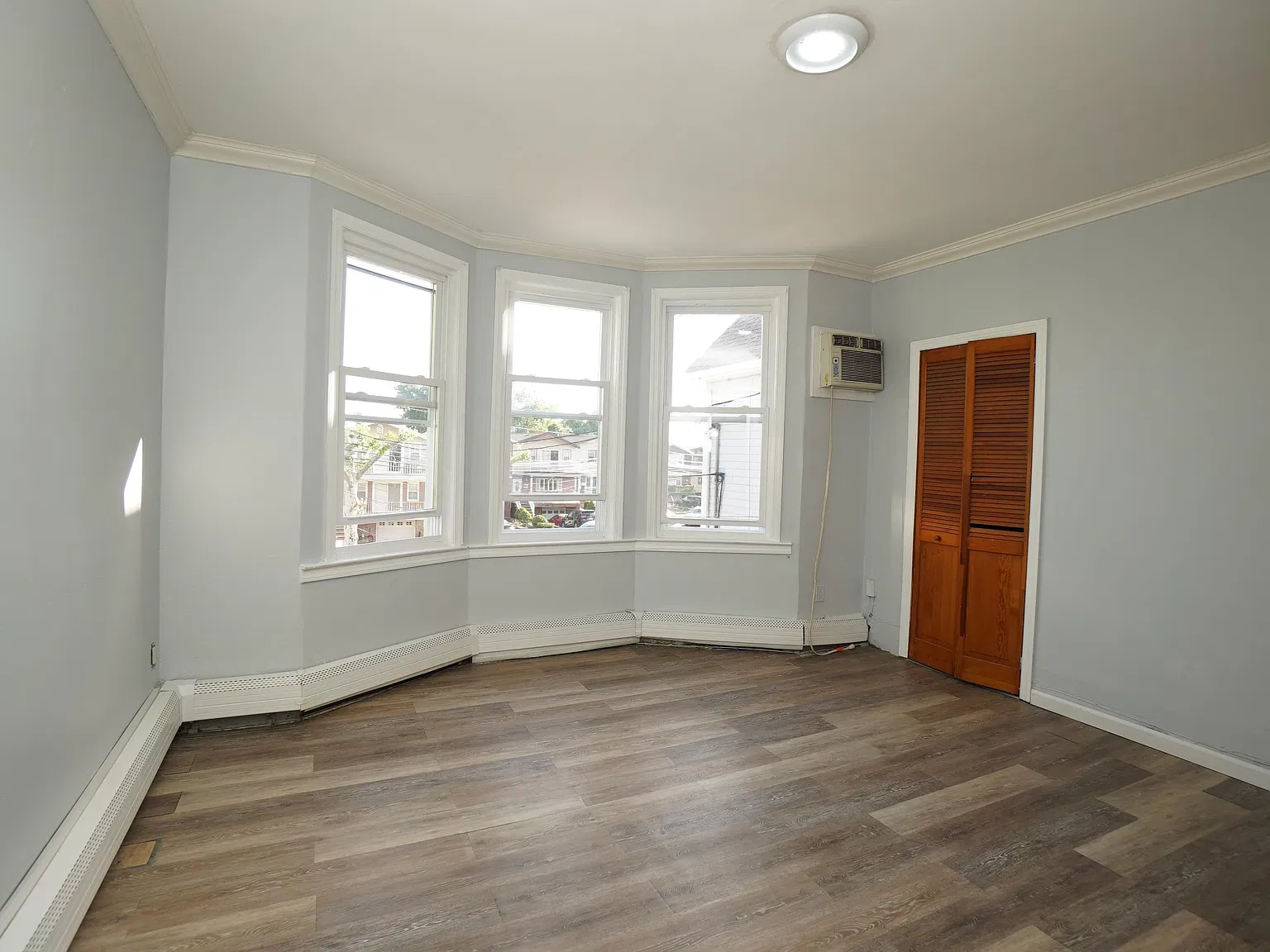 4 bed, 1.0 bath, $2,700 — Photo 3