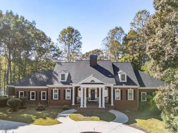 300 Island Cove Dr, Newnan, GA 30263