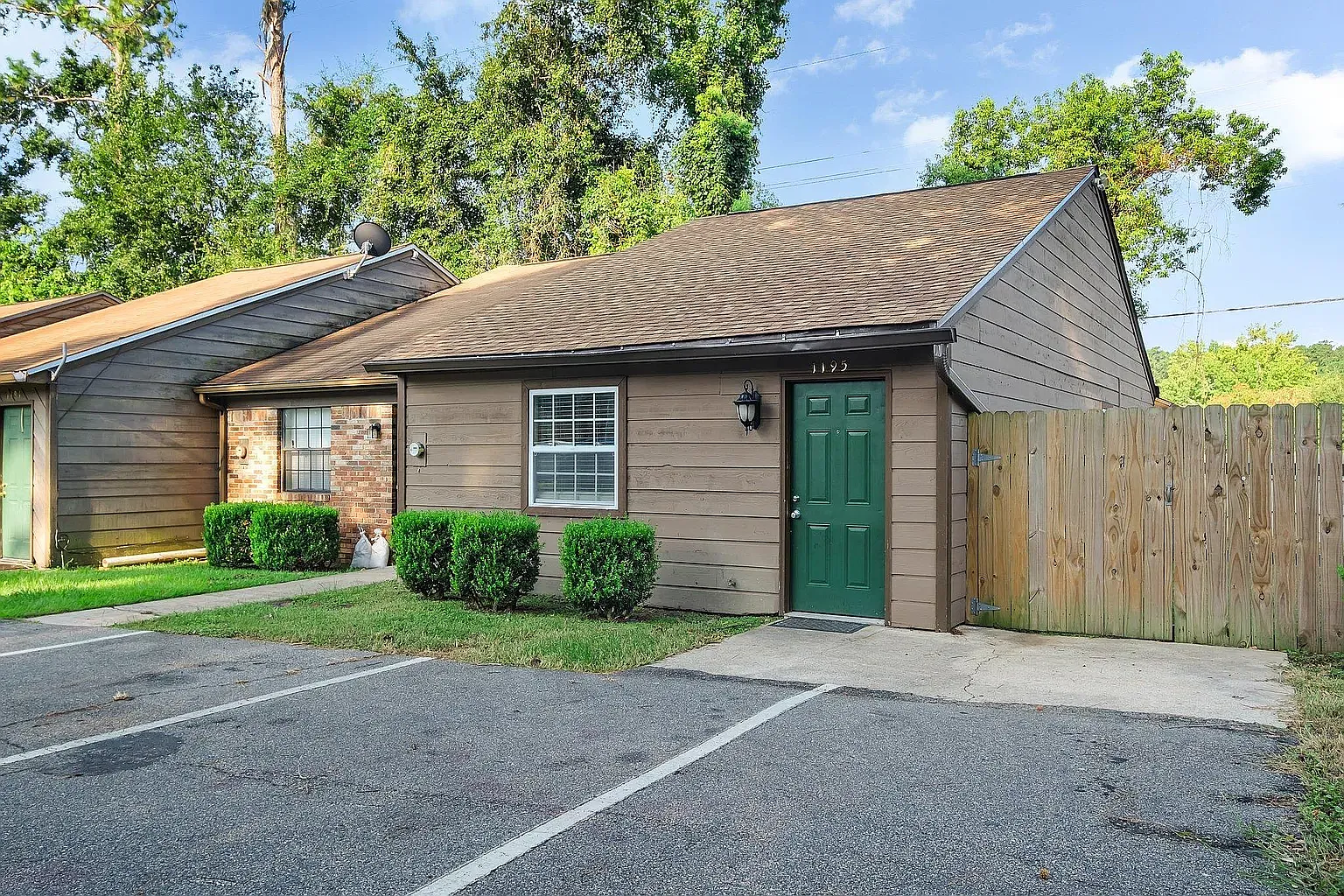 2 bed, 880 sqft, $2,200 — Photo 4