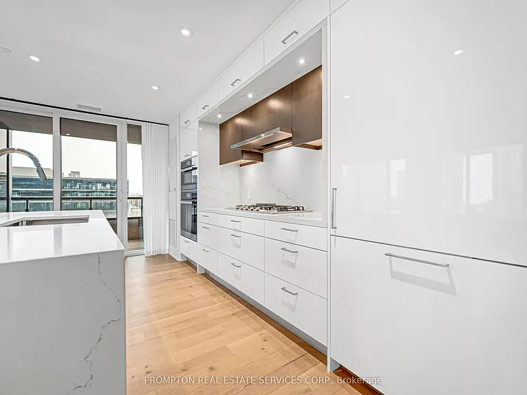 455 Wellington St W #908 — Photo 13