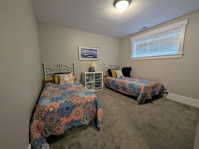 S 100 W — Photo 21