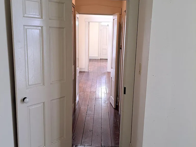 512 2nd St W — Photo 8