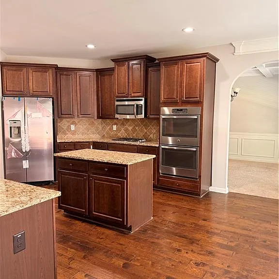 559 Madison Park Dr — Photo 9