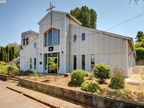 5740 NE Lombard St, Portland, OR 97218