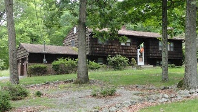 2nd image of 7 Beaver Brook Dr