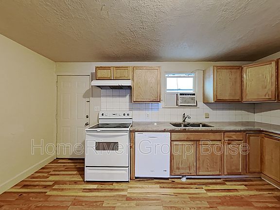3rd image of 1808 S Montana Ave