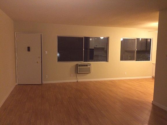 3rd image of 1221 Lyndon St APT 13
