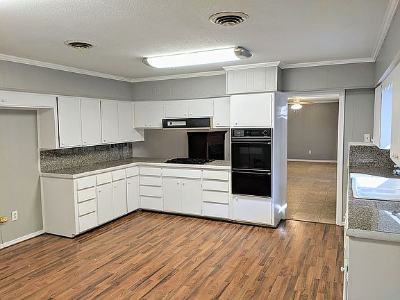3rd image of 4112 Camellia Dr