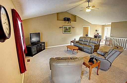 4th image of 2857 Amberwood Dr