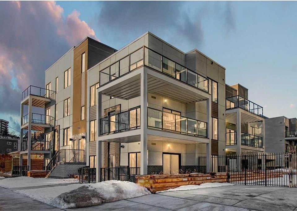 1st image of 455 E 1st Ave NE #204