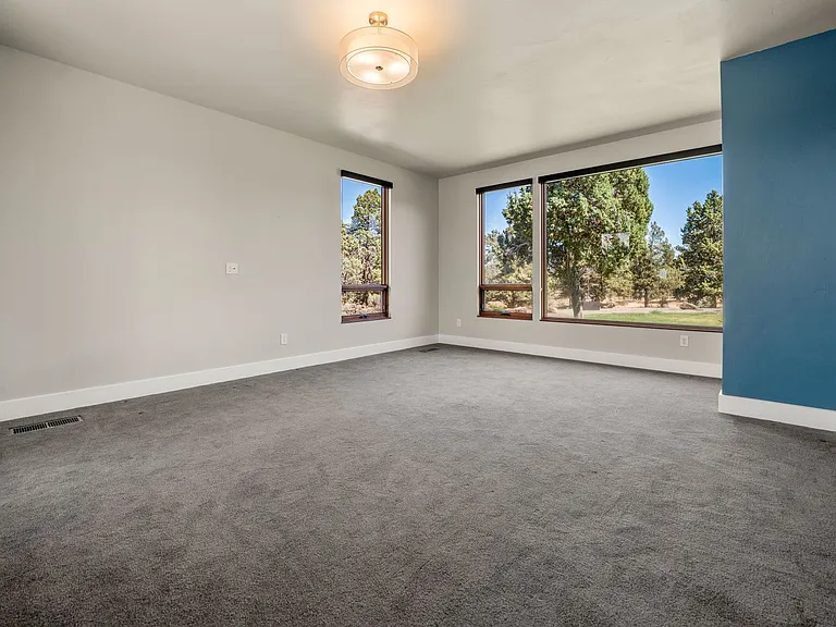 64144 Pioneer Loop — Photo 35