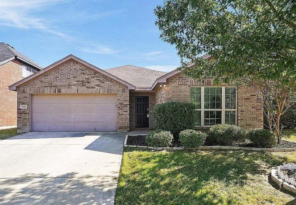 7649 Hollow Forest Dr