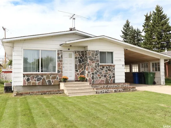 32 Clarke AVENUE, Yorkton, SK S3N 3X5