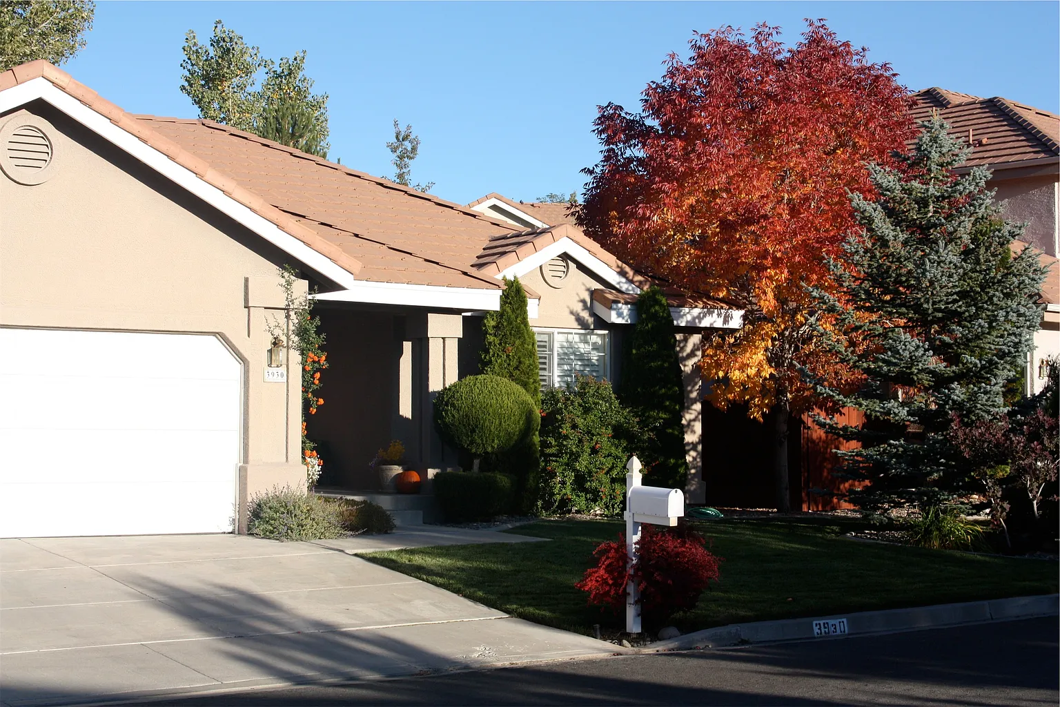 3930 S Westpoint Dr photo 1