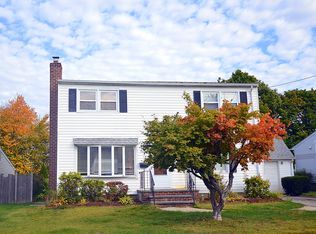 29 Foxcroft Rd, Albertson, NY 11507