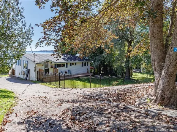 31 River St, Grand Bay Westfield, NB E5K 2J1
