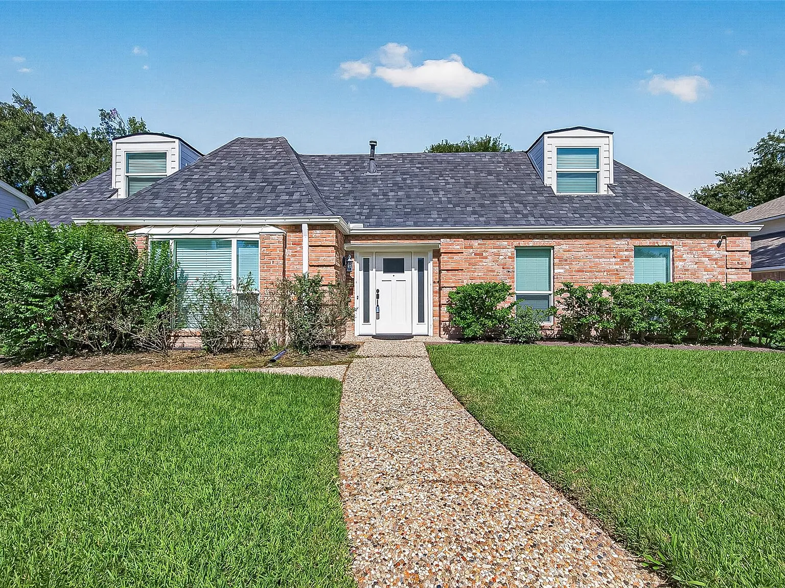 4 bed, 2.5 bath, 2823 sqft, $3,250 — Photo 1