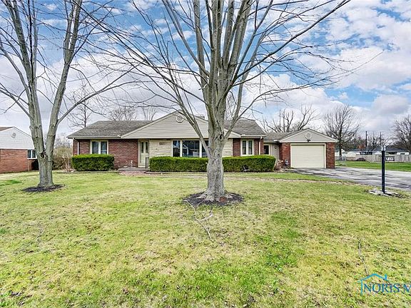 3rd image of 710 W Circle Dr