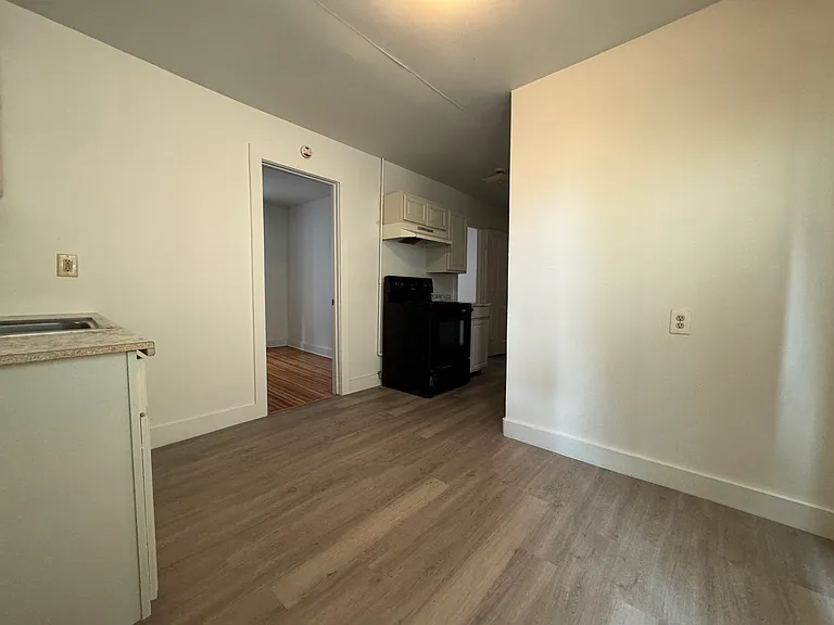 171 Frank St #2B — Photo 6