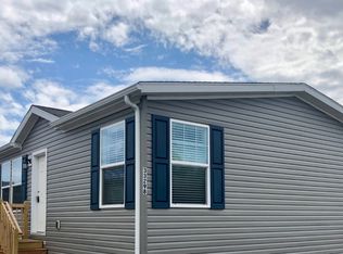33298 Walnut Ct, Lenox, MI 48048