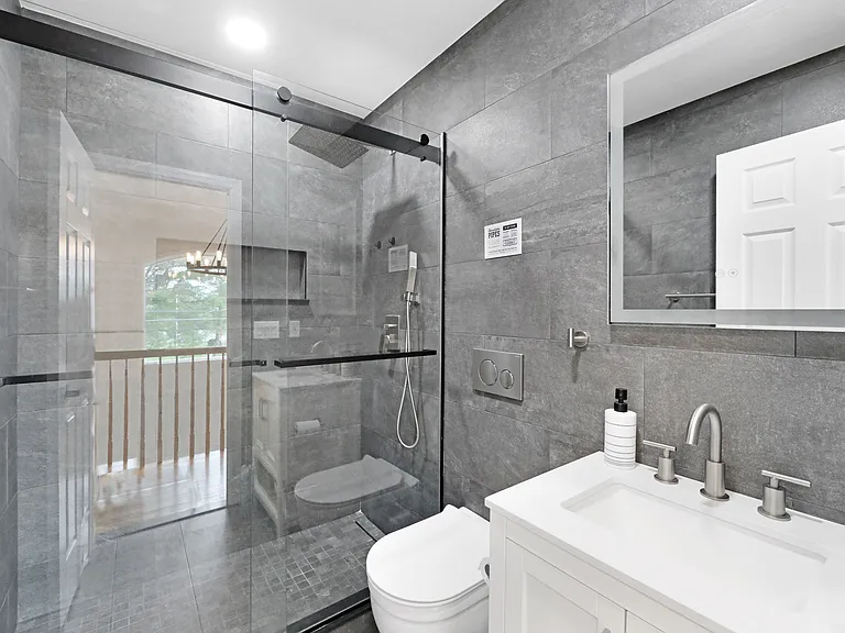 485 Sutton Pl — Photo 20