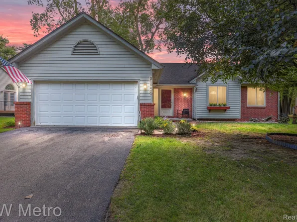 21542 Ruth St, Farmington, MI 48336