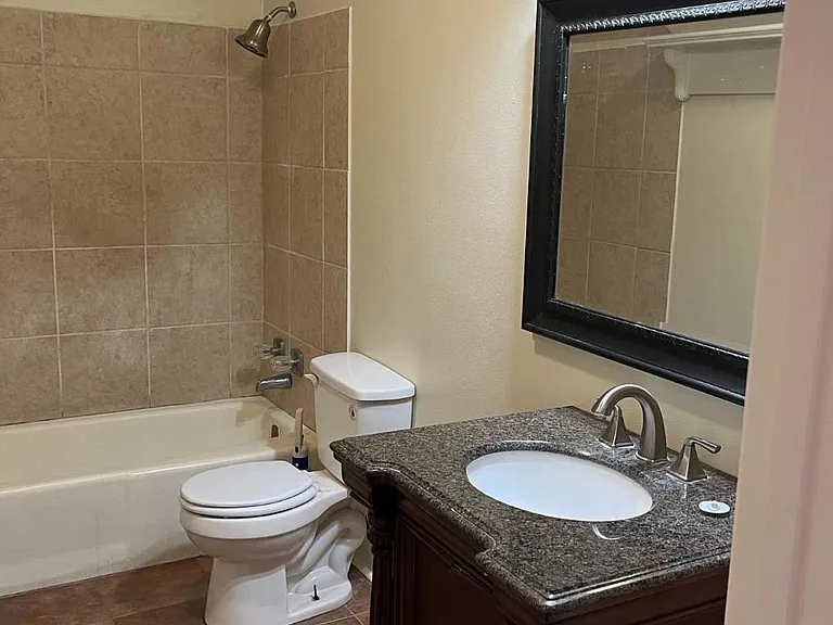 5115 Woodlawn Ave — Photo 9