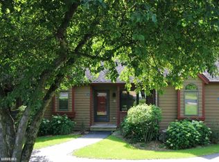 34 Oak Glen Dr, Galena, IL 61036